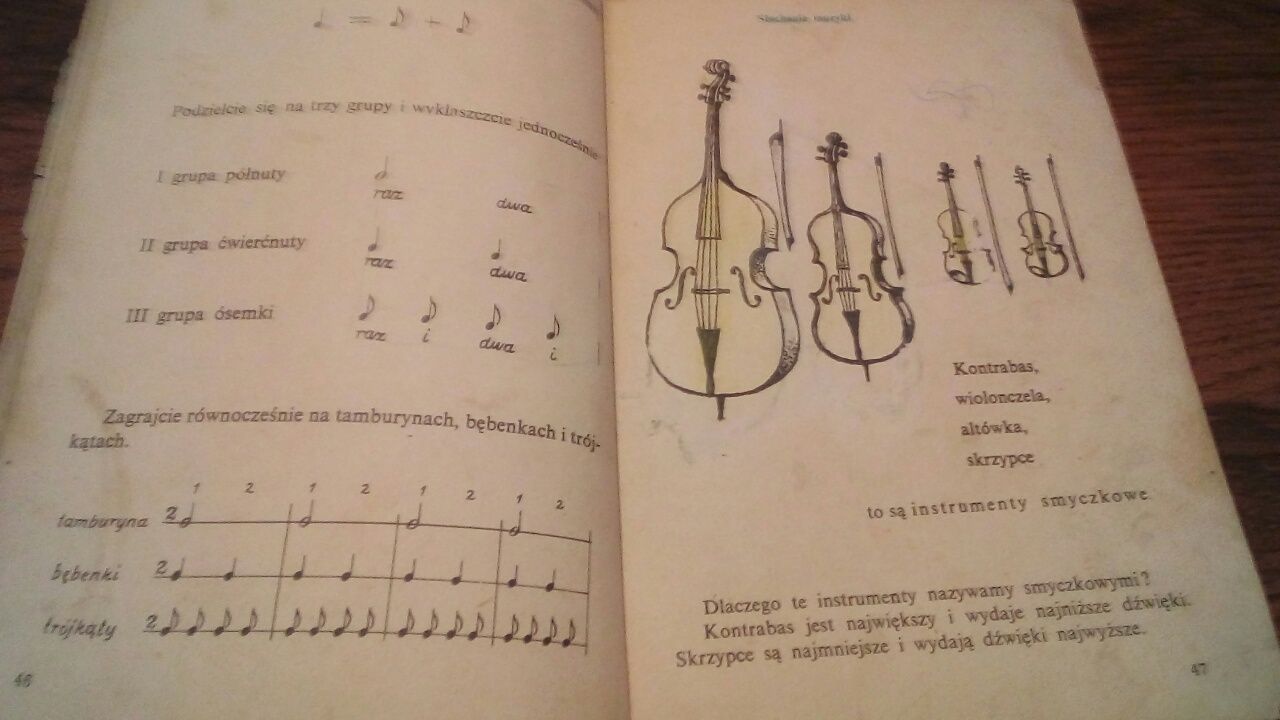 stary podręcznik szkolny do muzyki z czasów PRL