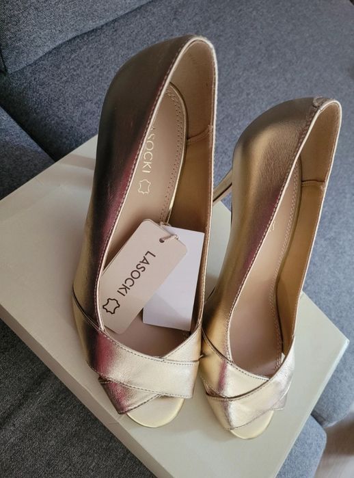 Nowe sandałki skórzane 38 rozmiar