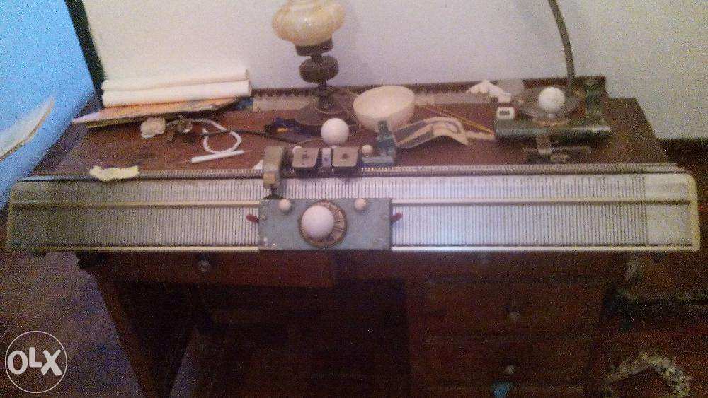 Maquina de tricolar de leito duplo antiga Busch