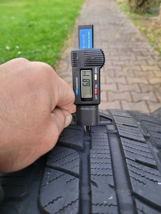 Opony zimowe 215/70/16