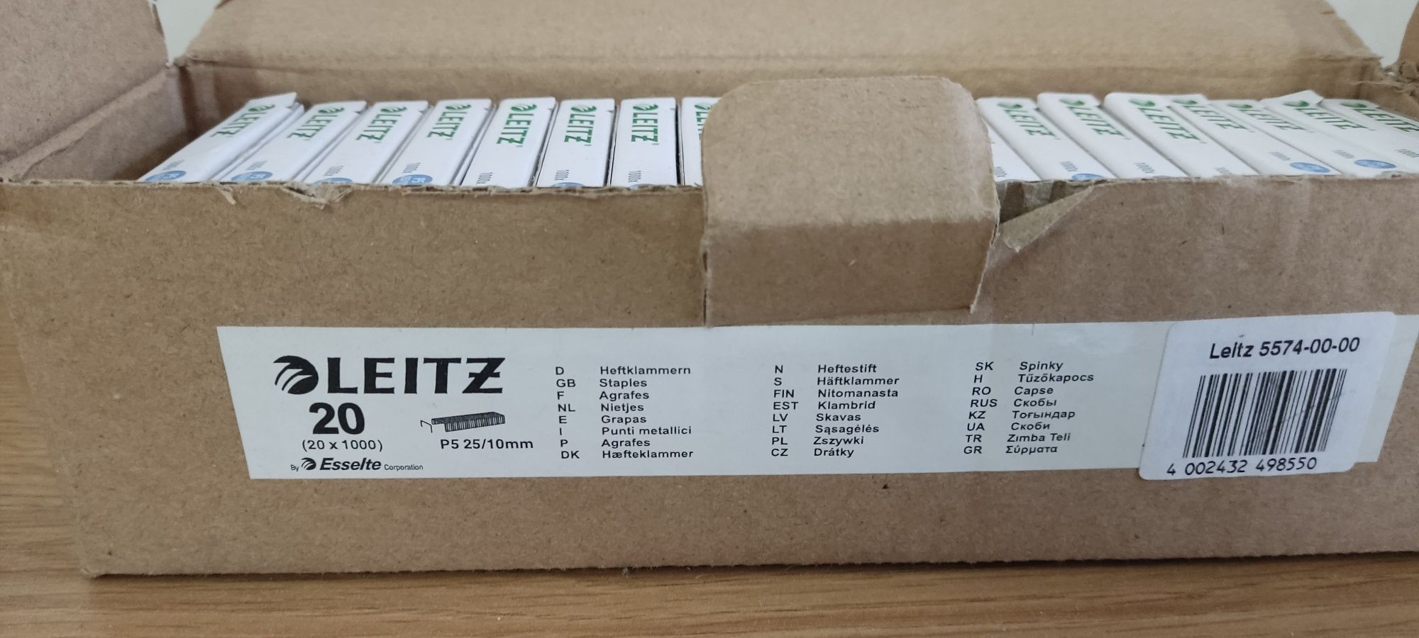 Caixa com 20 caixas de agrafes da " Leitz"