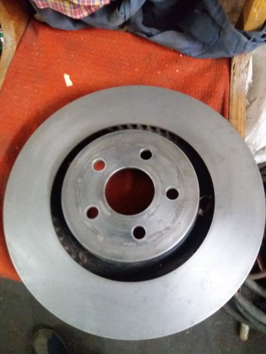 Продам передние тормозные диски