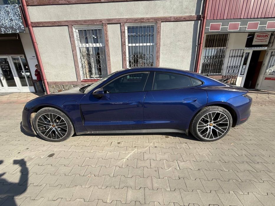 Porsche Taycan 2022 пробіг 17000 машина в ідеальному стані