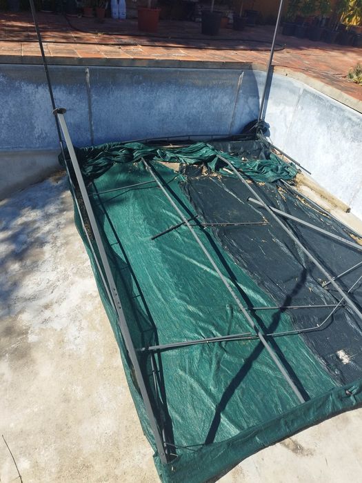 Gazebo com estrutura em aço para peças
