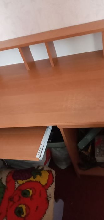 Компьютерный стол, с пеналом. Тумба прикроватная..
