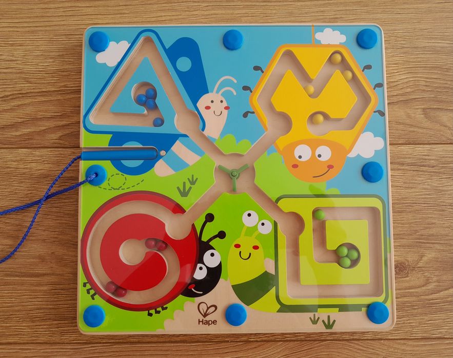 Drewniany labirynt magnetyczny HAPE, Robaczki