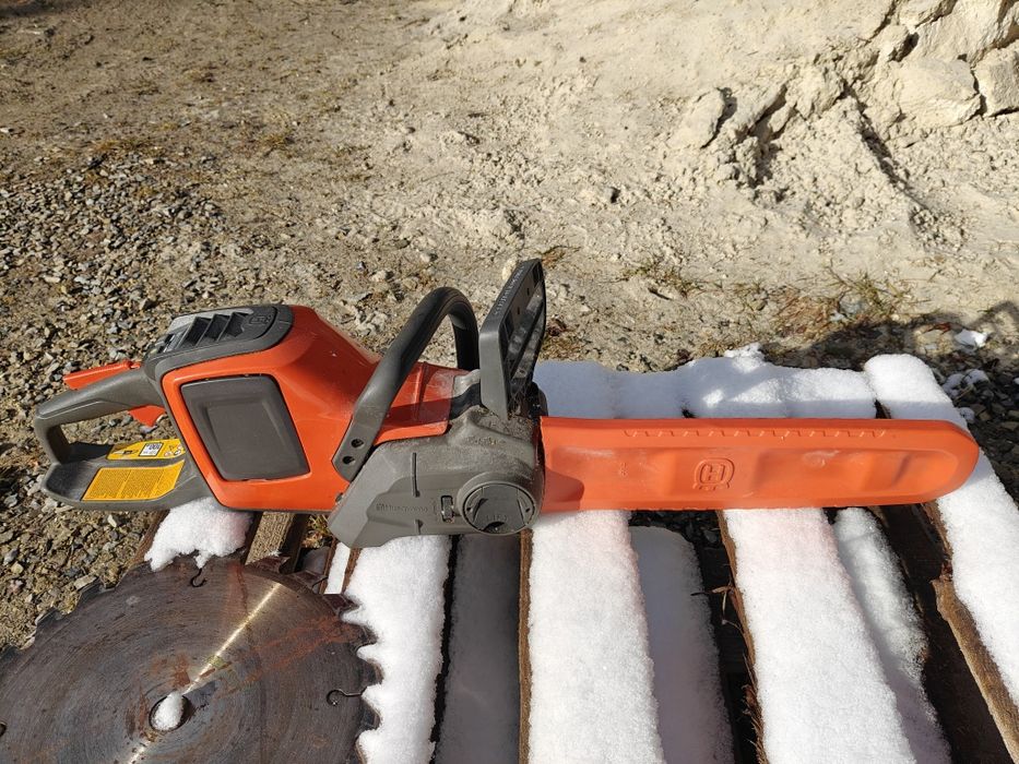 Husqvarna акамуляторна пила