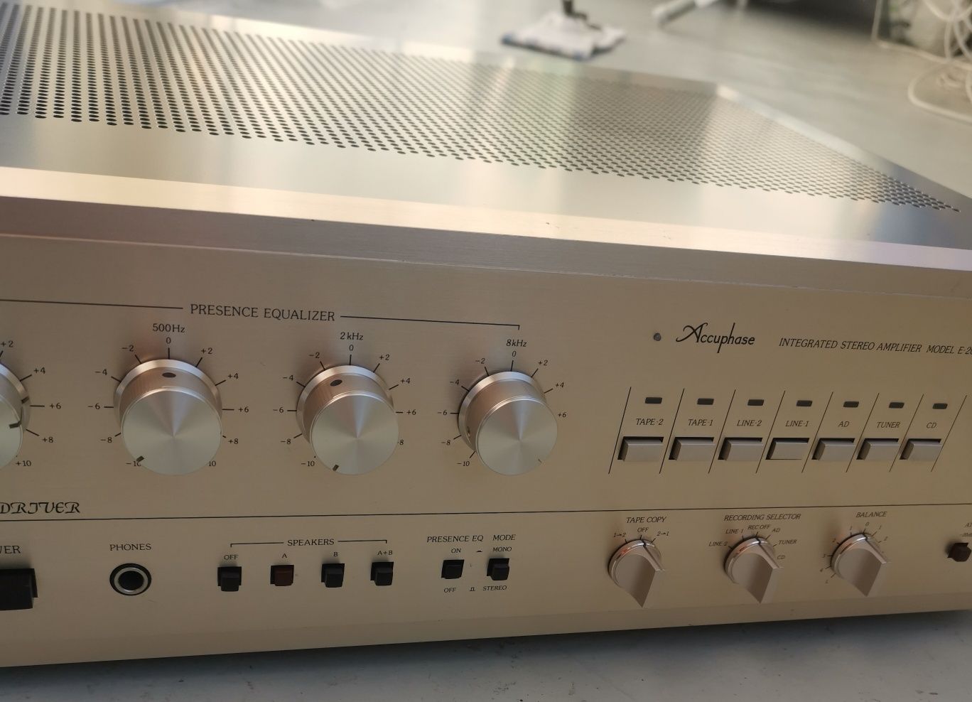 Accuphase E 206 japoński wzmacniacz