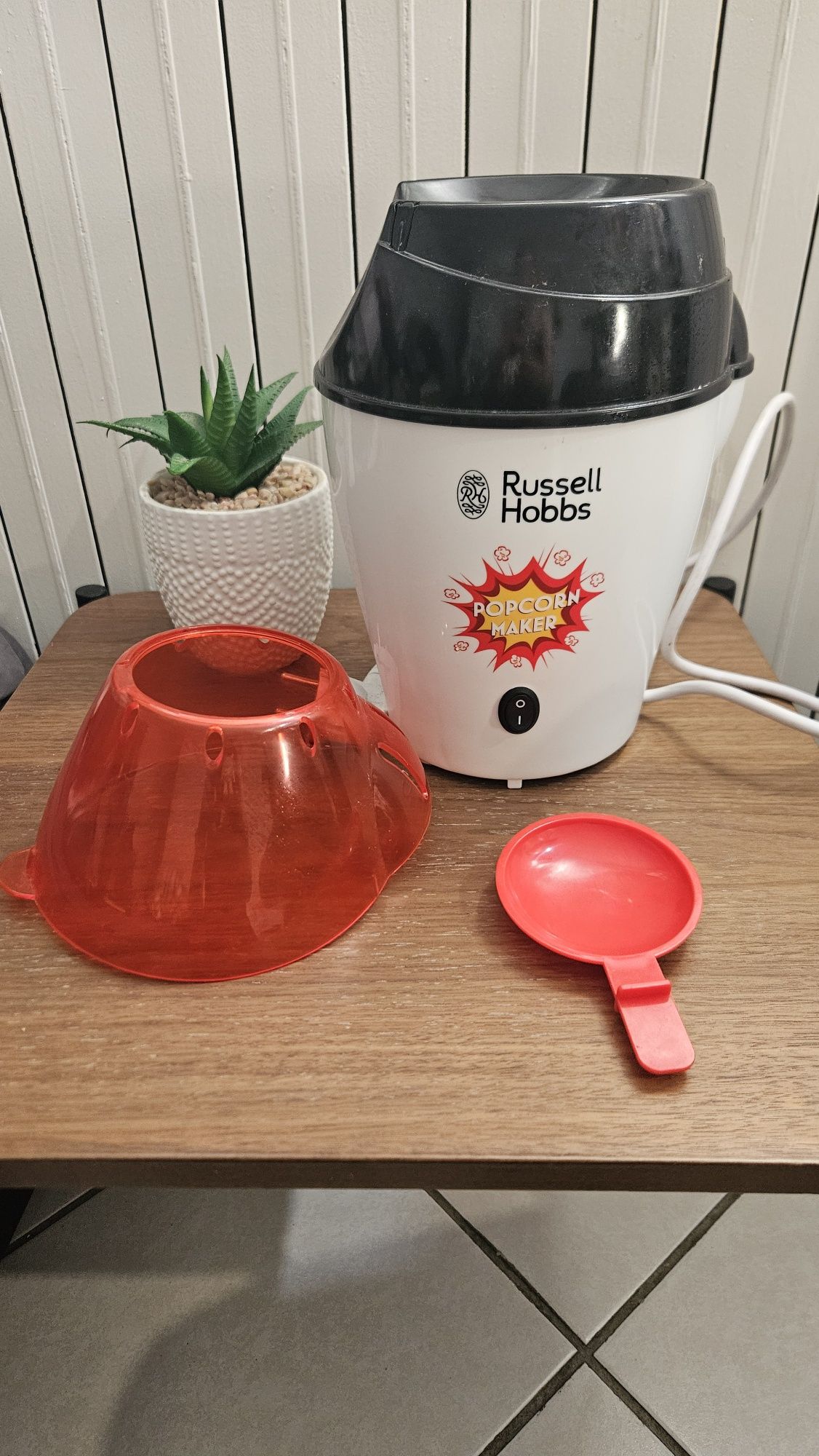 Urządzenie do popcornu RUSSELL HOBBS