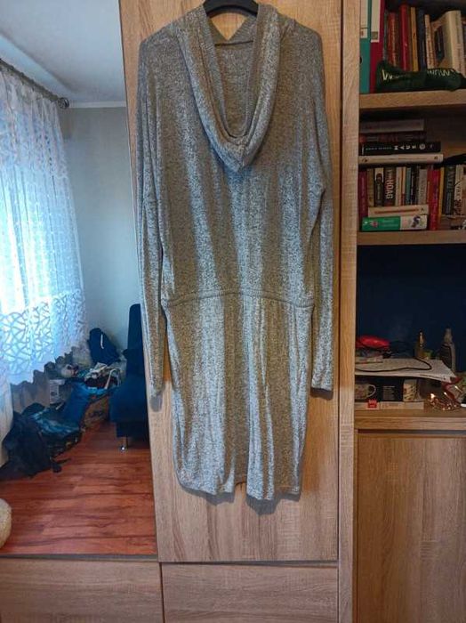 Sportowa sukienka szara z kapturem