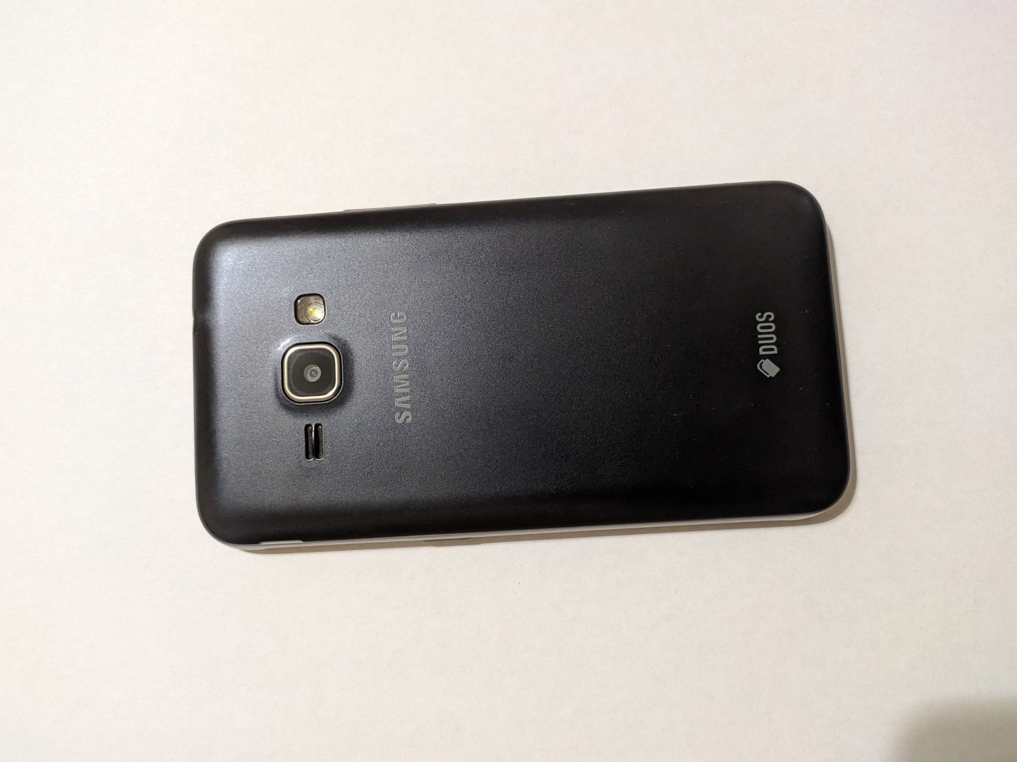 Смартфон Samsung Galaxy J1 2016 SM-120H/DS