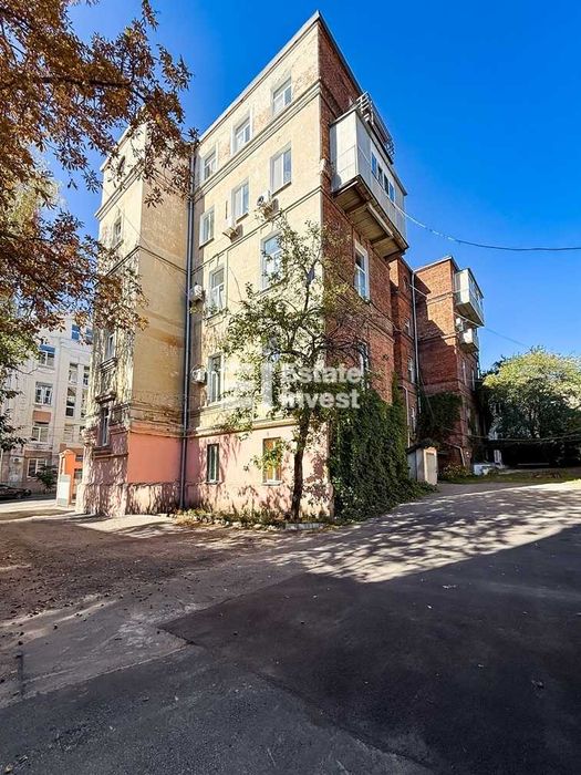 Продам 2 кімн. квартиру. Центр. м. Бекетова. Куликівський узвіз, 13.