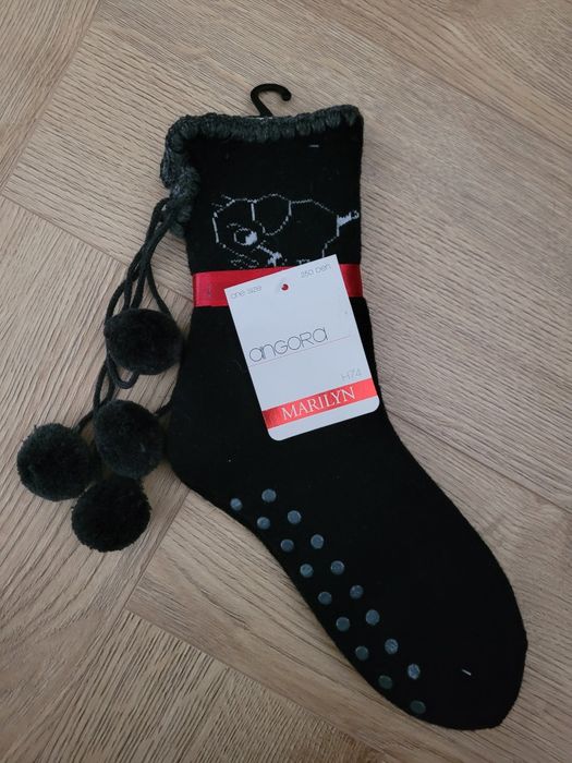 Nowe skarpetki z pomponami