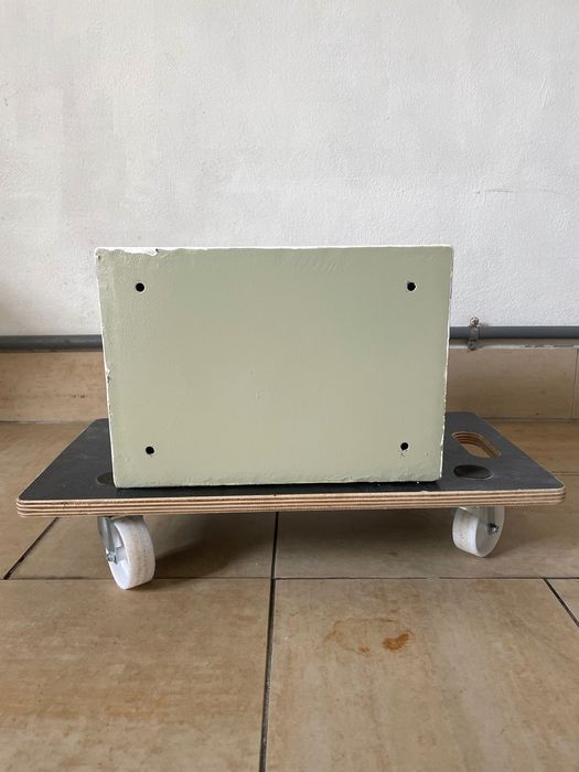 Cofre pequeno cinzento