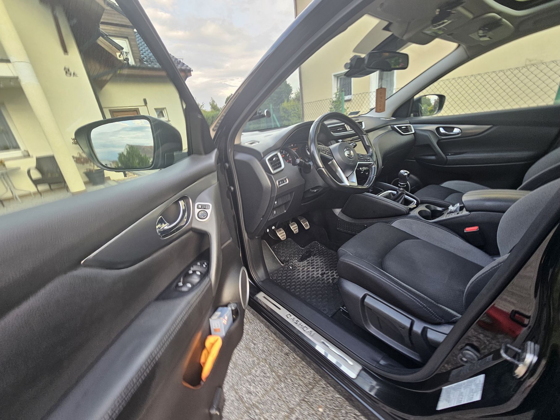 Nissan Qashqai Auto krajowe, pierwszy właściciel, niski przebieg, stan bardzo dobry.