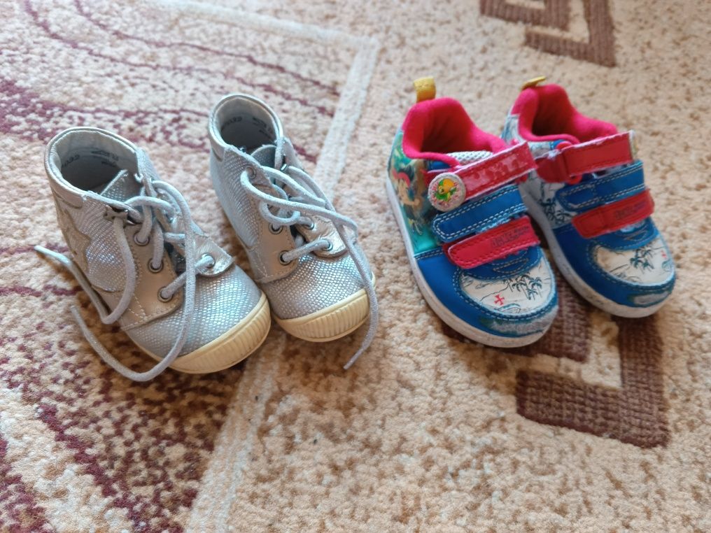 Детская обувь разных размеров