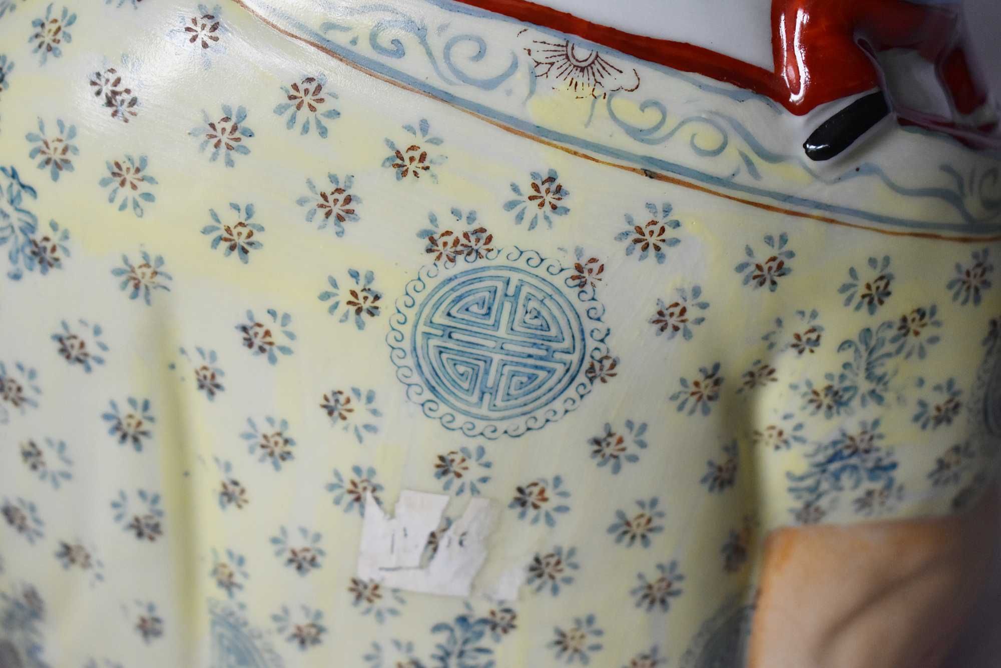 Porcelanowa figura uśmiechniętego Buddy