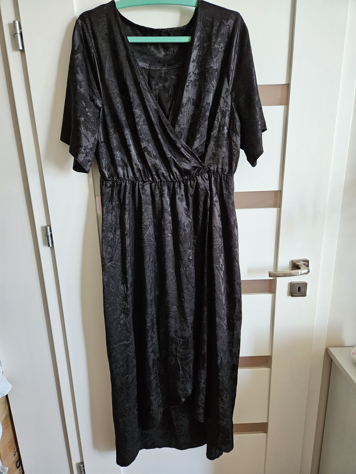 New look asymetryczna sukienka czarna błyszczący wzór r 48 50