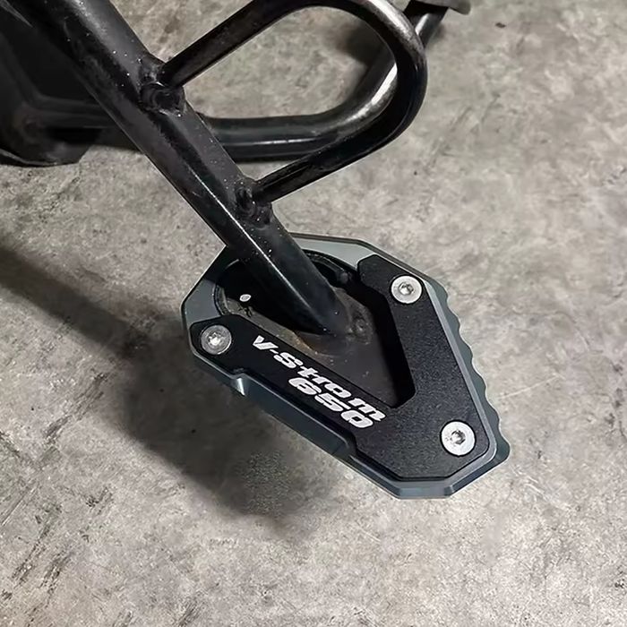 Poszerzenie stopki bocznej Vstrom DL650