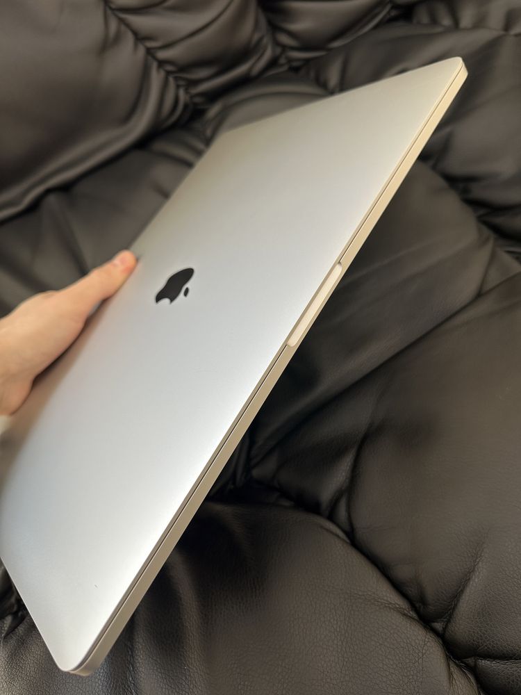 Macbook Pro 16’ 2019 i7 32gb 512SSD