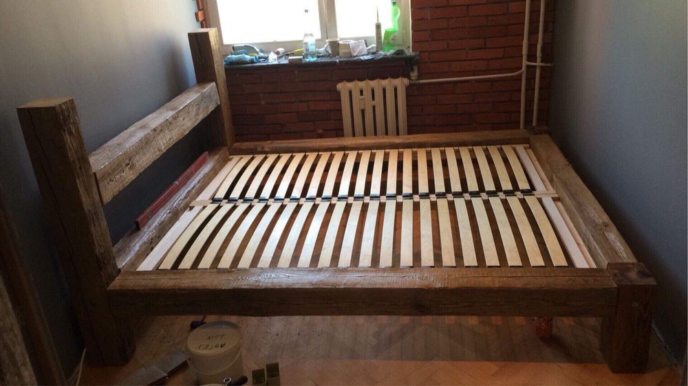 Łóżko ze starych  bali