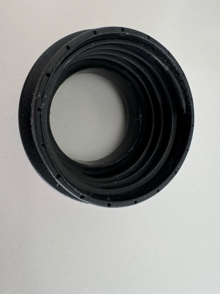 Adapter Bosch do odsysania pyłu.