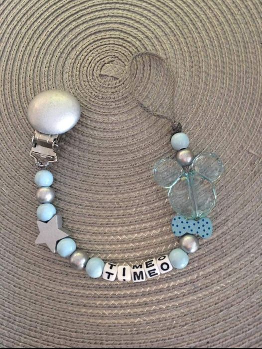 Prendedores de chupeta e porta chaves