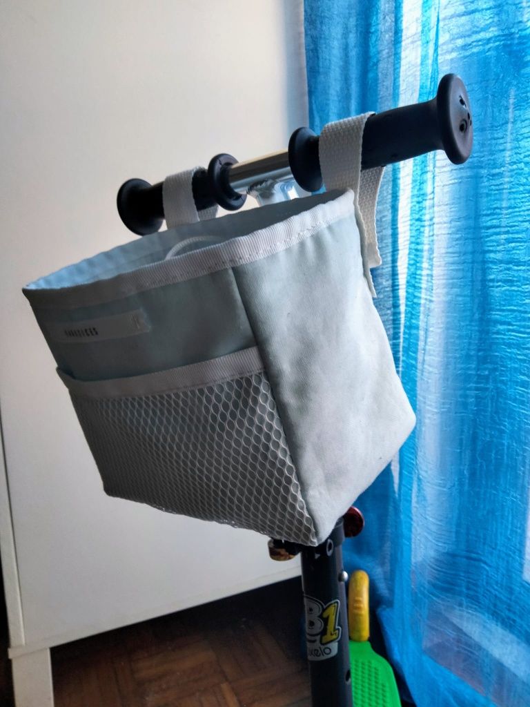 Trotinete verde com cesto incluído