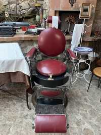 Cadeira de barbear antiga restaurada
