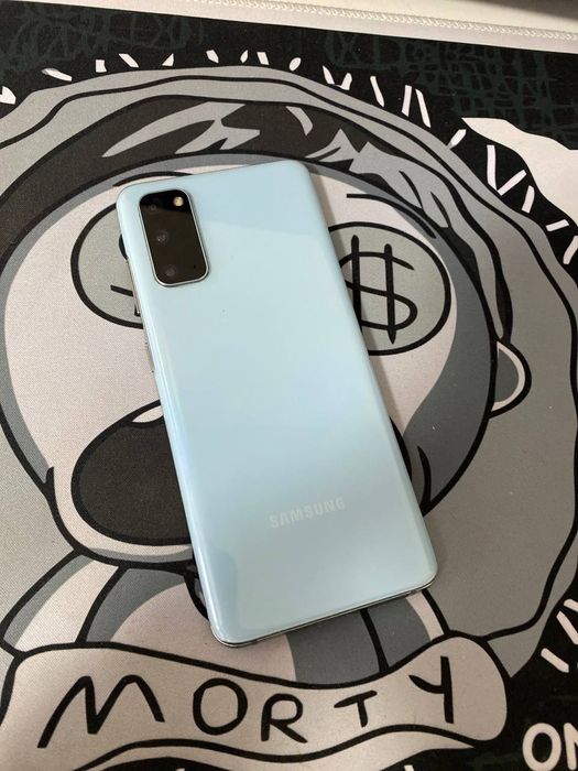 Продаю Samsung s20