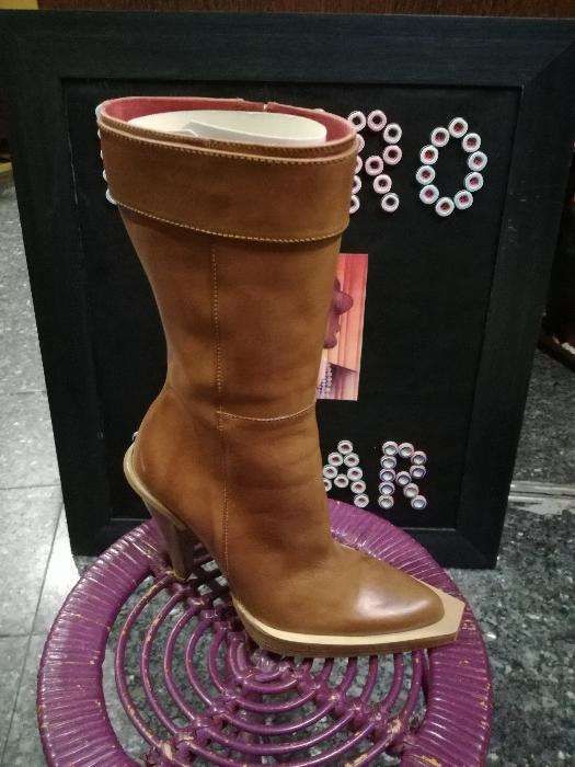 Botas côr camel em pele Luichiny originais tam. 36