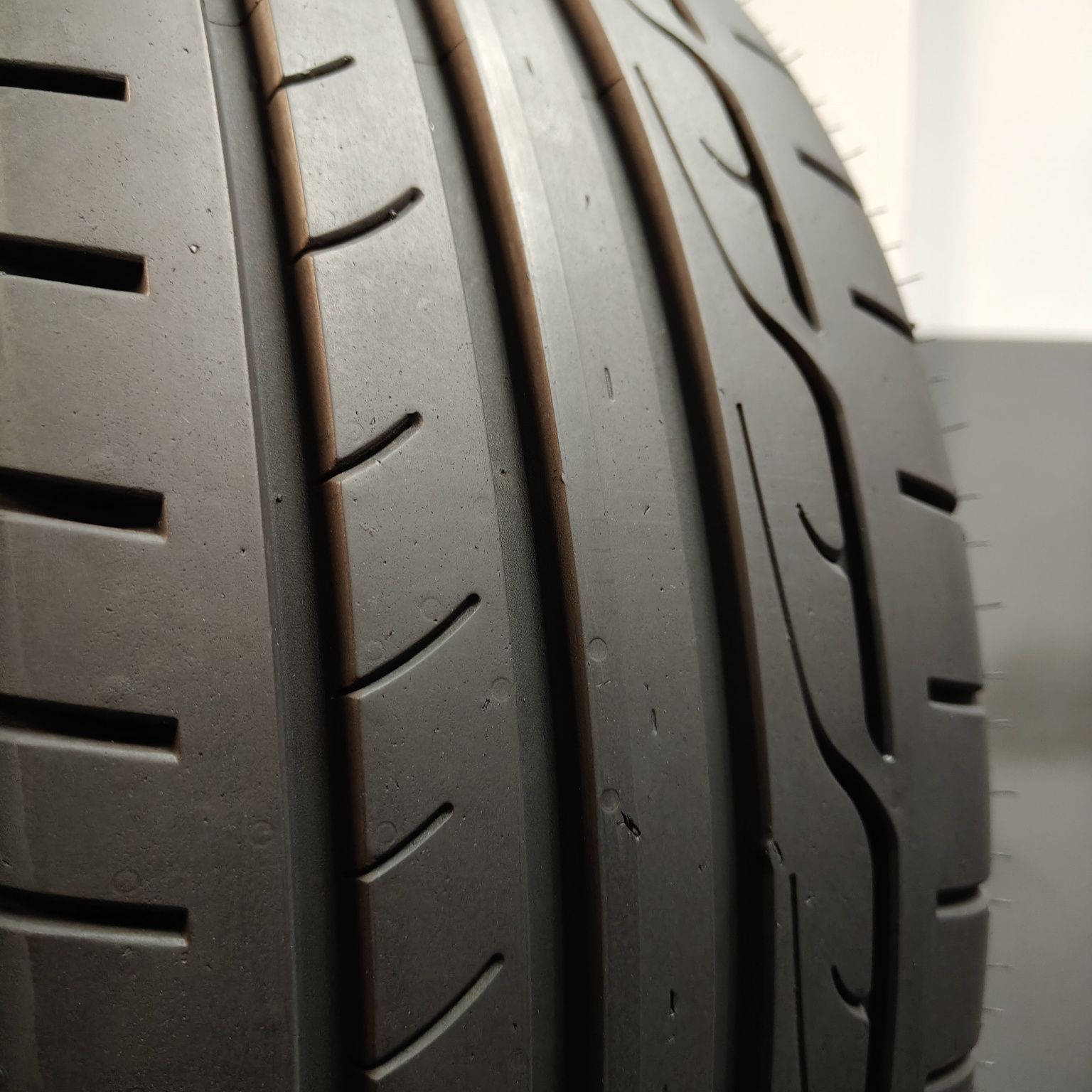 225/45/19 XL Sprzedam parę opon letnich Dunlop