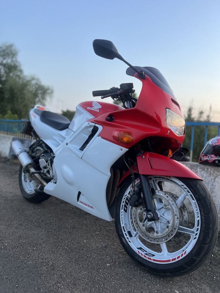 Honda  cbr  600 f