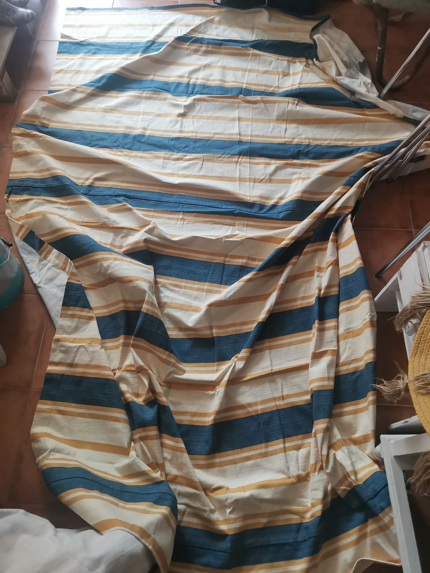 Tecido azul amarelo