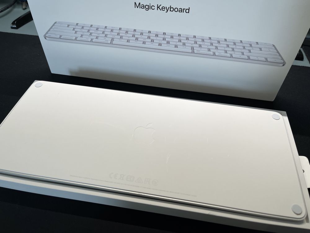 Magic Keyboard Apple 2023