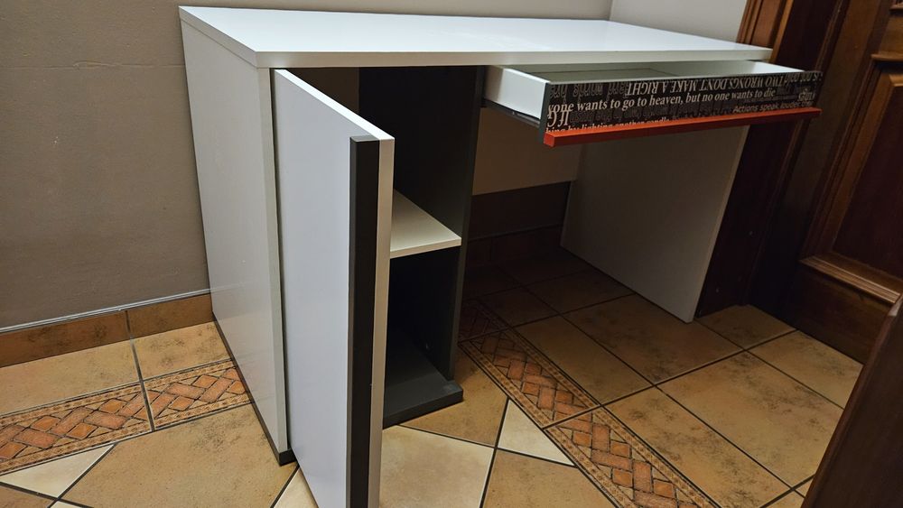 Sprzedam biurko młodzieżowe