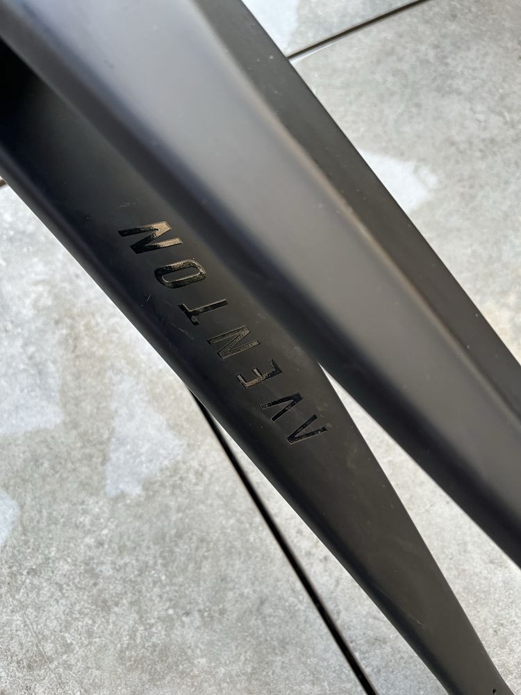 Karbonowy widelec Aventon Cordoba