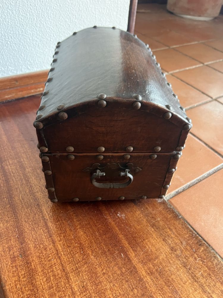 Pequeno bau de madeira