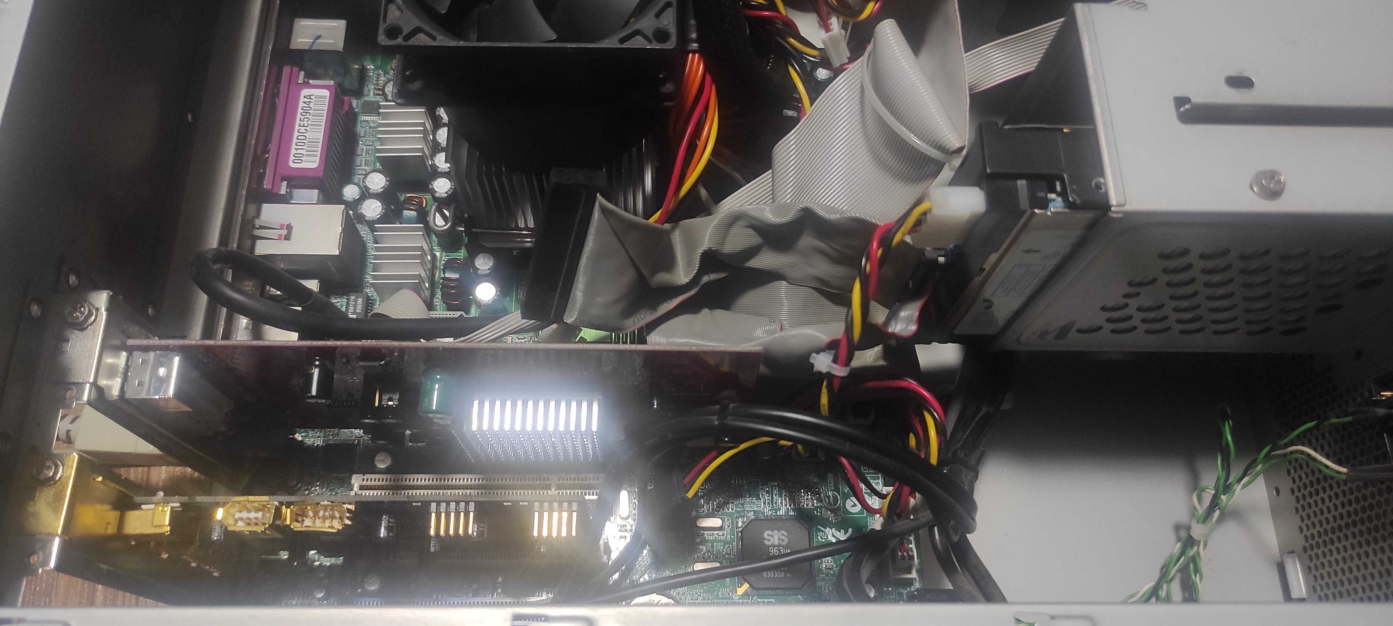 Komputer Medion Pentium 4 2.4GHz 1,5 Gb RAM HDD 80gb ATI 9250 64Mb