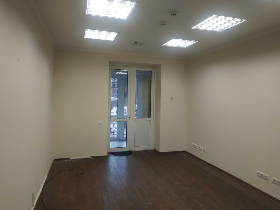 18 м2 окремий вхід кабінет з водою Метро Мінська Тимошенка Лук'яненка