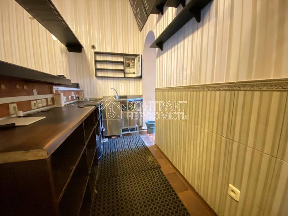 Продам Кав'ярняю в Центрі (Дзеркальний струмень). Готовий бізнес.