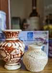 Dwa małe wazoniki ceramiczne