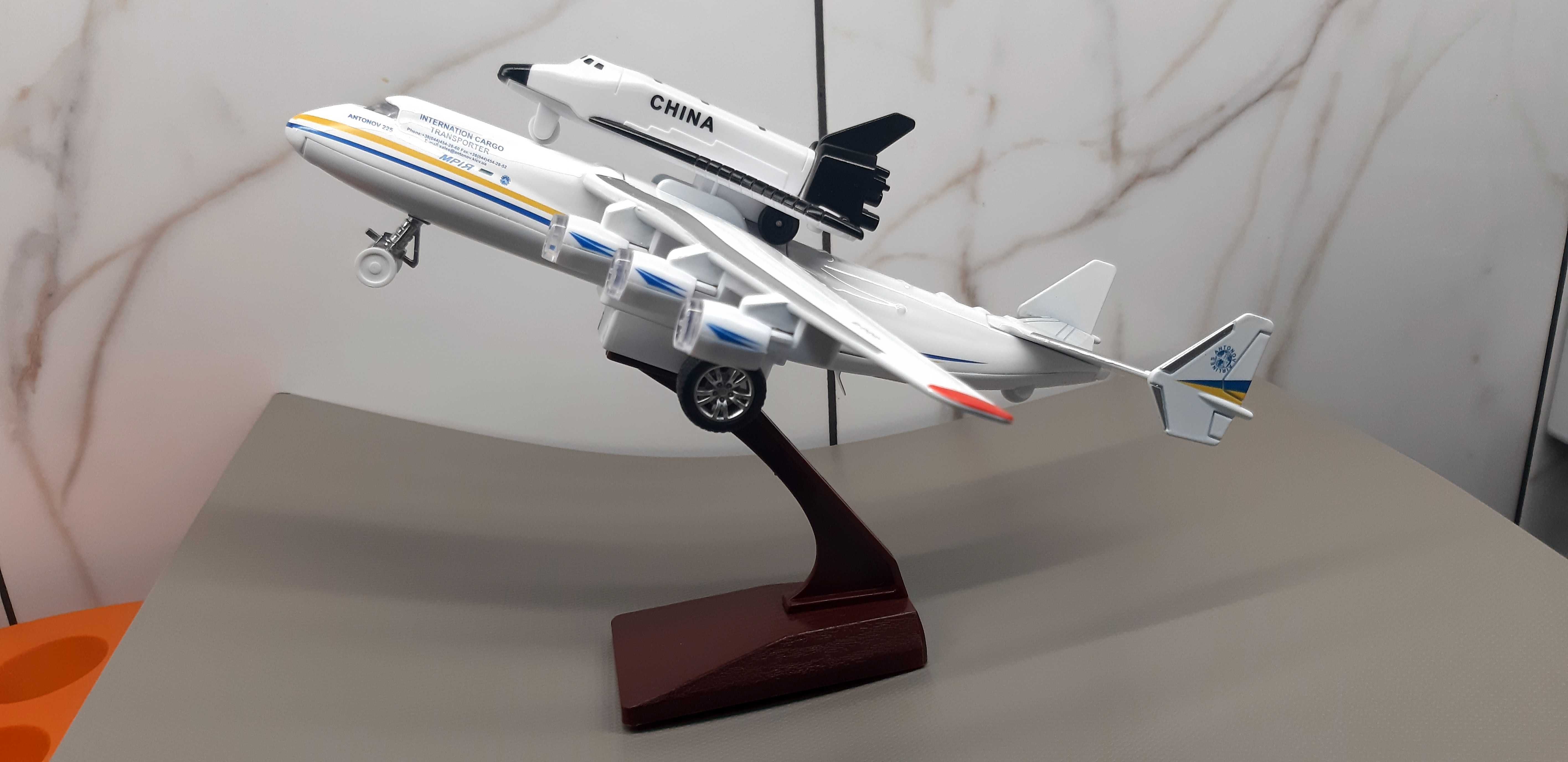 Model samolotu Antonov An-225 "Mriya" Buran