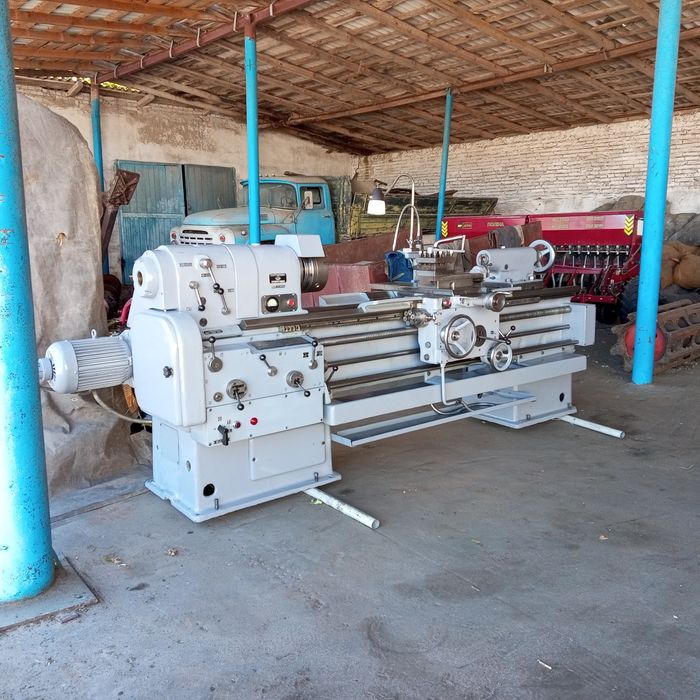 Продам поличку з двома відсіками для автосервісу