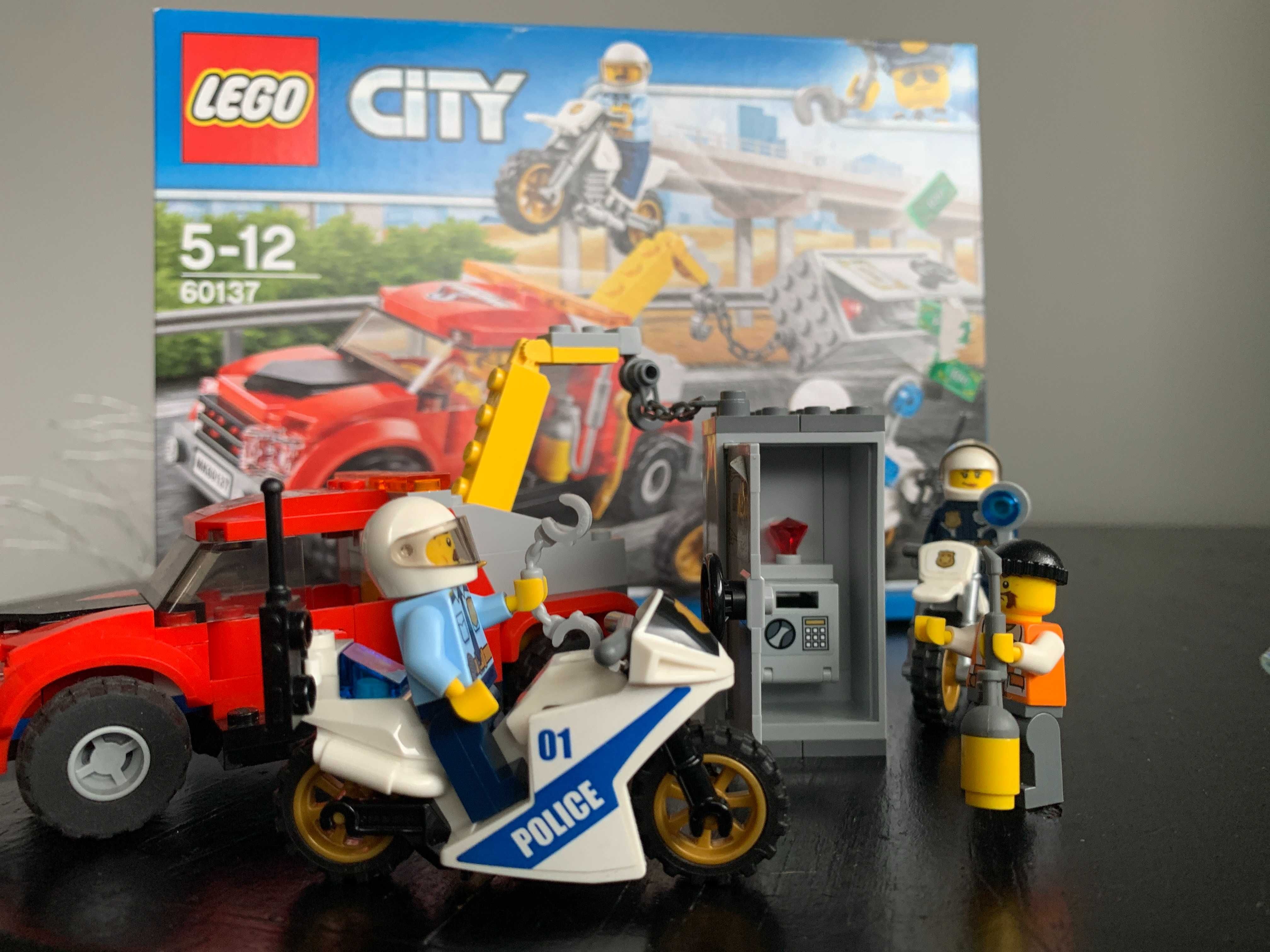 LEGO City Police : 60137 : Camião Reboque em Dificuldades