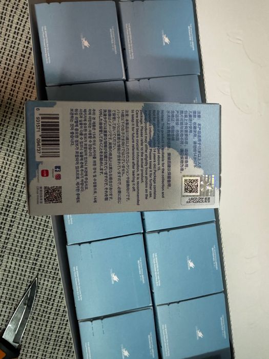 Labubu original Popmart - series Pin for Love