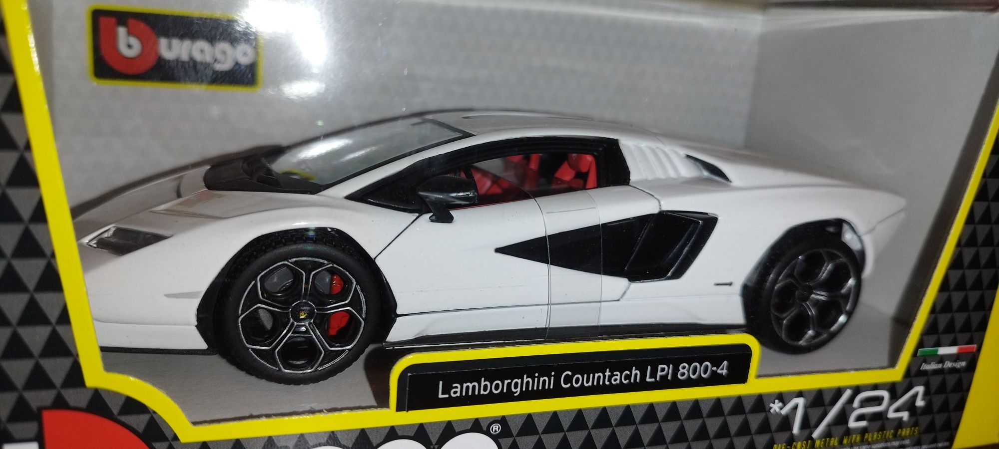 Bburago Lamborghini Countach LPI 800-4 White, skala 1:24 Burago.