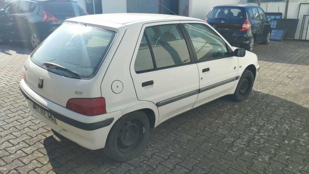 Peugeot 106 - ano 2000 gasolina