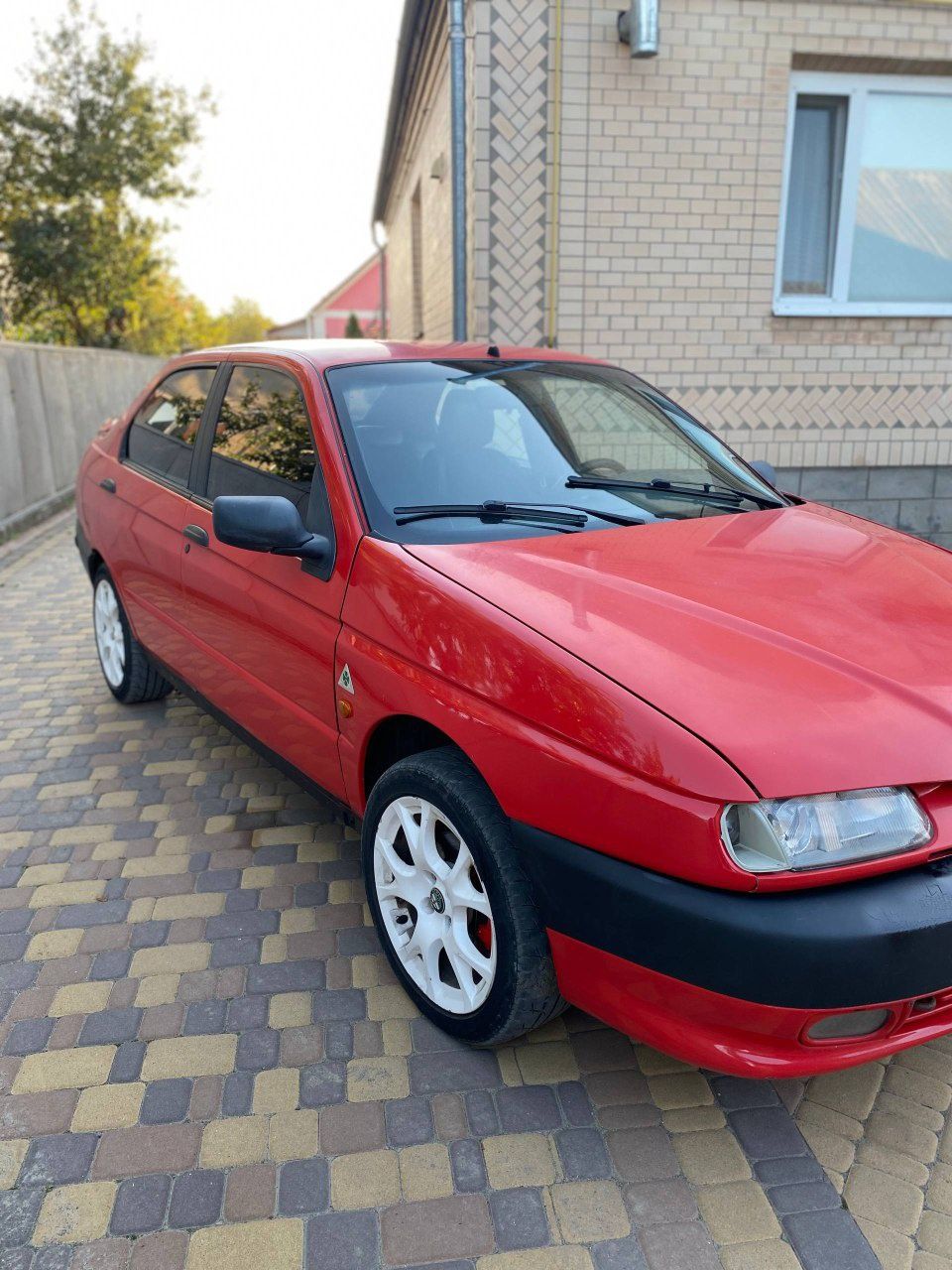 Alfa Romeo 146  відчуйте себе в салоні ферарі