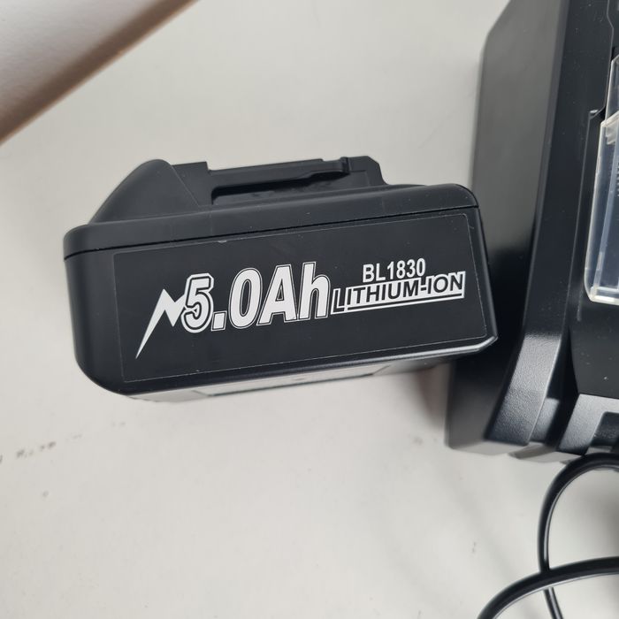 Зарядка та акумулятор для Makita